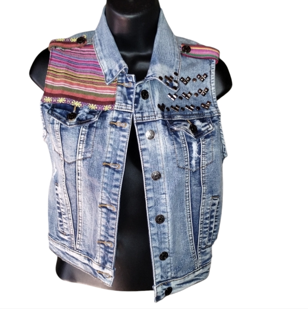 Chiqle bedazzled Retro Denim vest, jean vest size medium
